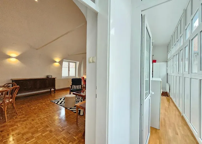 Charming Laura Tour As By Town Hall * ليوبليانا