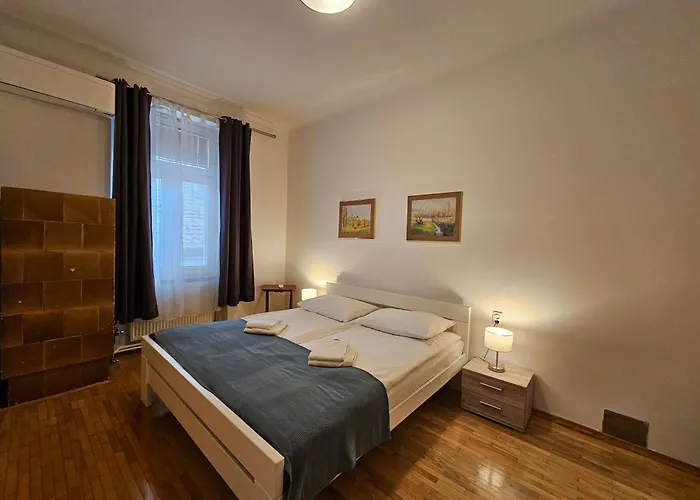 Charming Laura Tour As By Town Hall Appartement *