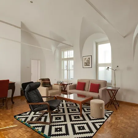 Apartamento Charming Laura Tour As By Town Hall *