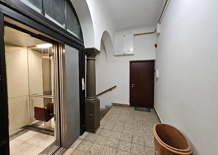 Appartamento Charming Laura Tour As By Town Hall *